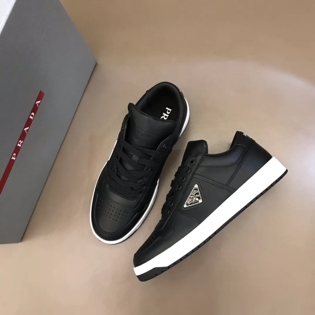 P380 Yuan 38-45 Prada Prada’s new men’s leather sports shoes, the highest version on the market, any comparison is welcome🆚! The original leather has excellent texture and is super high-end! Fetal sheep net lining imported from Italy, removable pad! Luxurious materials and fine workmanship, highly recommended!